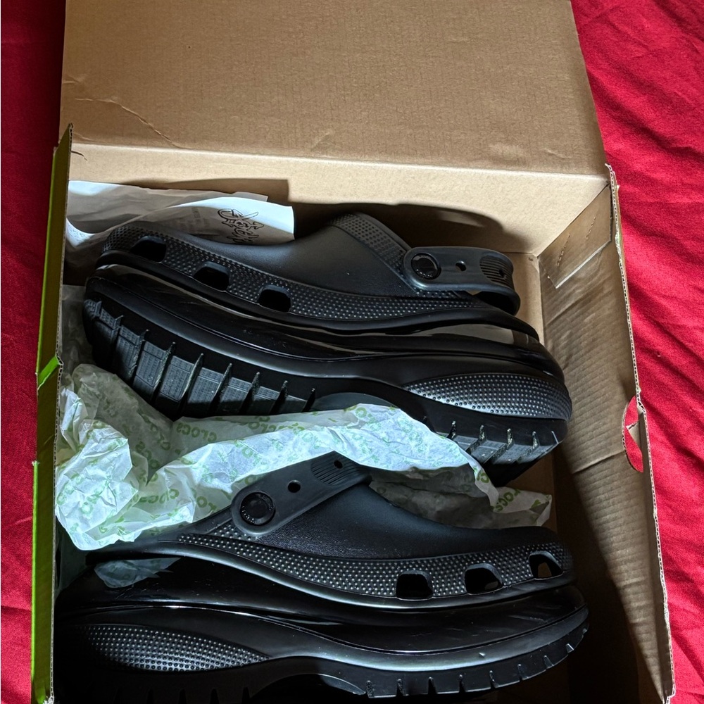 Crocs Classic Mega Crush Clog in Black
